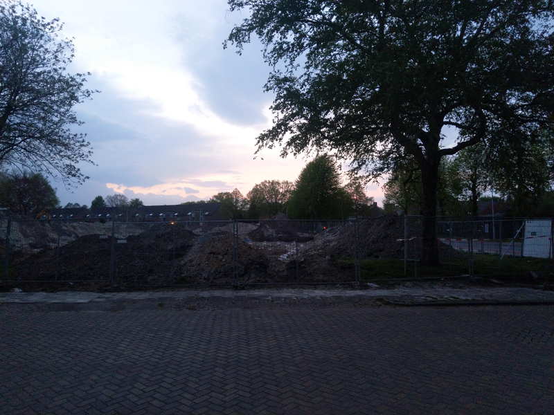 the hell? they took the whole damn shop... shoplifting is mad round here... *wants to ride around in the dirtpiles*
